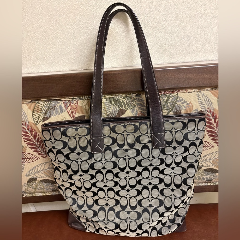 Coach Black and Cream Signature Tote - Picture 2 of 16